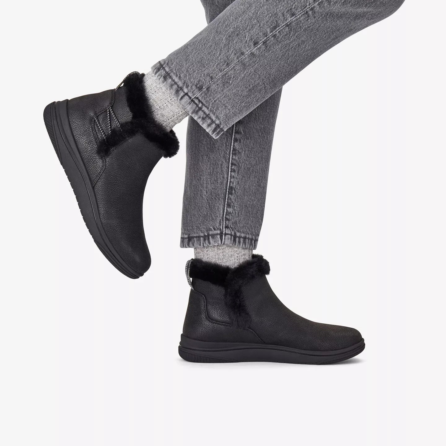 Clarks Women's Breeze Fur Boot in Black Combination