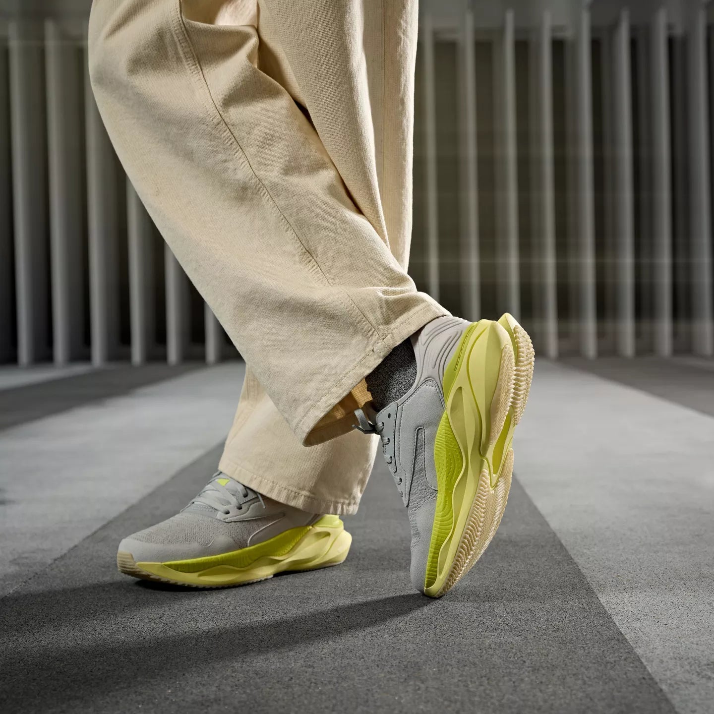 Clarks Men's Pace Sneaker in Lime Combination