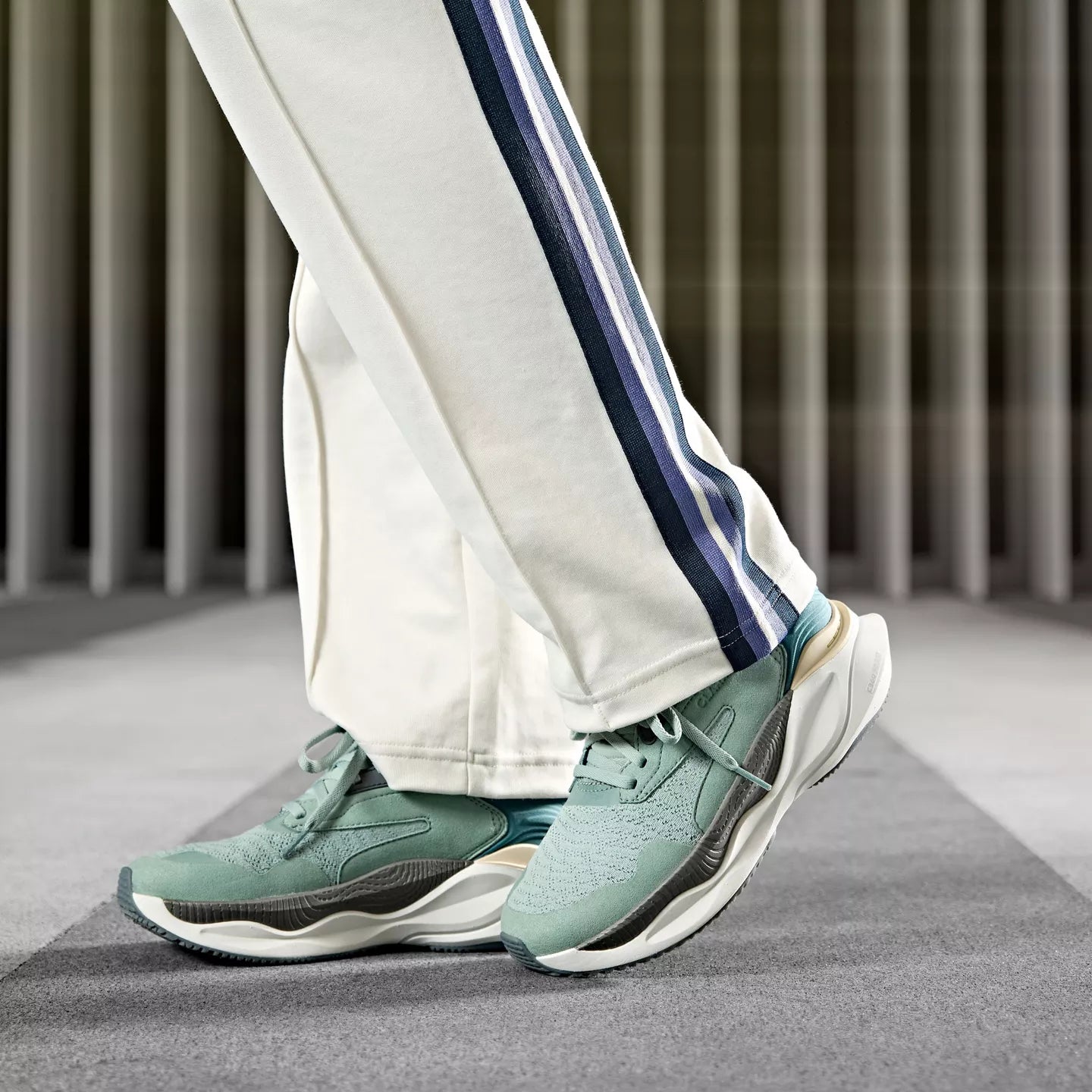 Clarks Women's Pace Sneaker in Aqua Combination