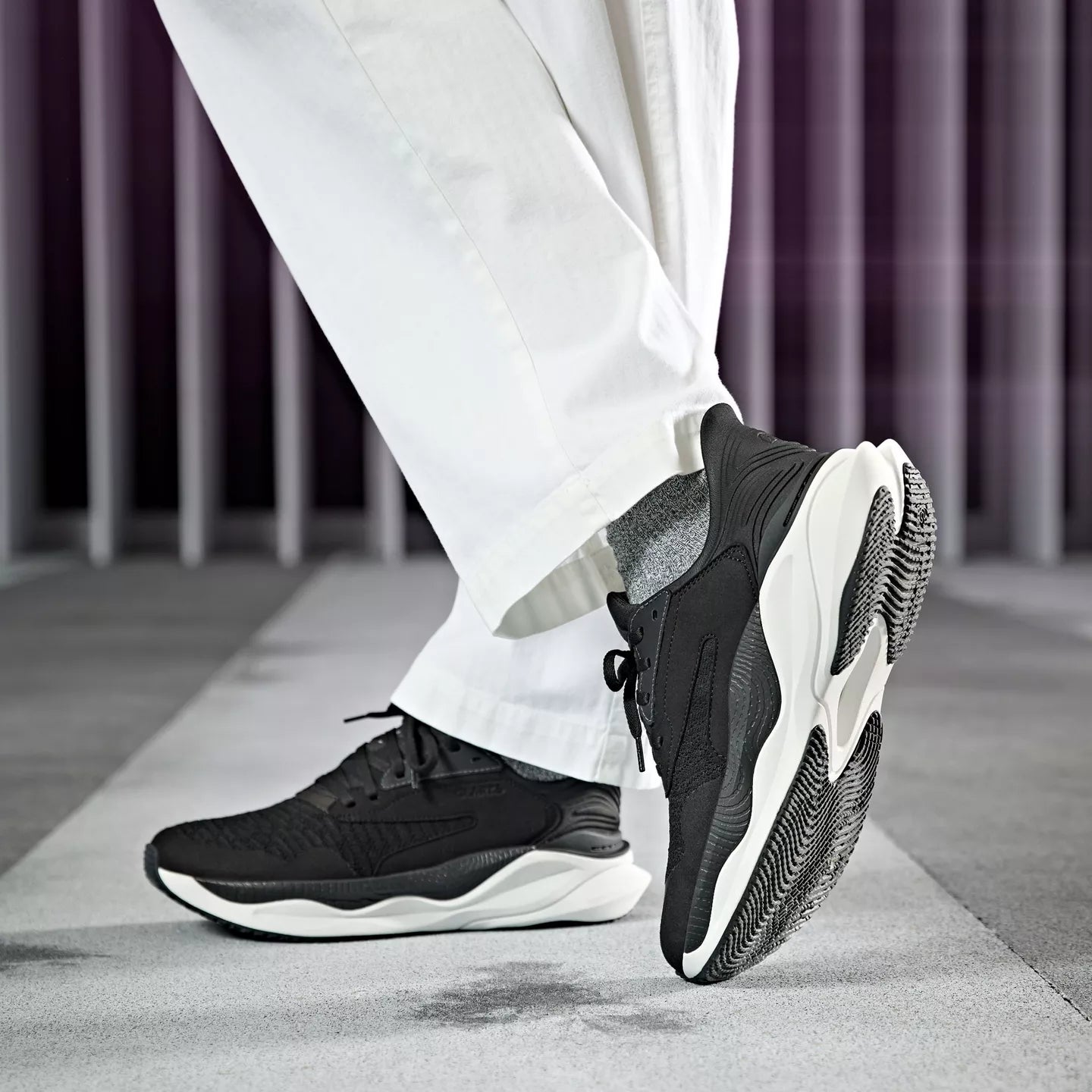 Clarks Men's Pace Sneaker in Black/White