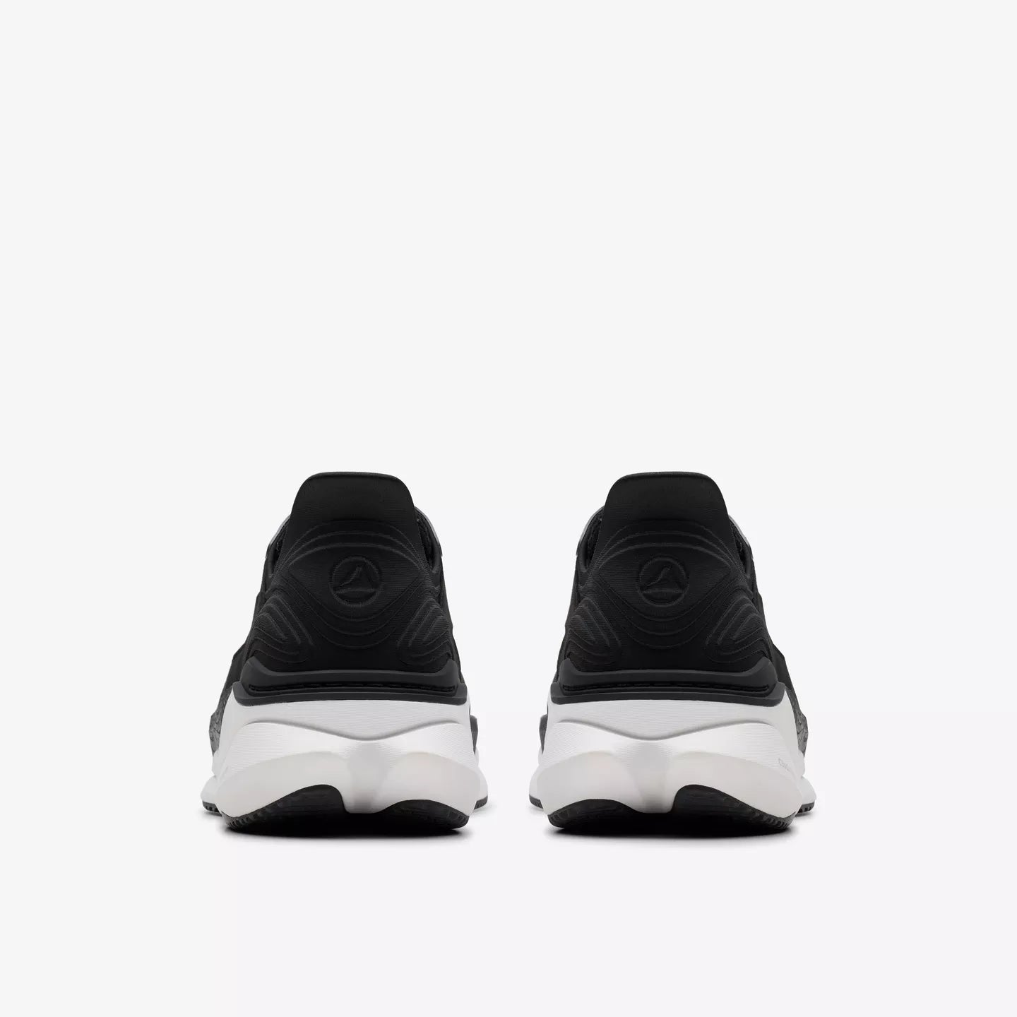 Clarks Men's Pace Sneaker in Black/White