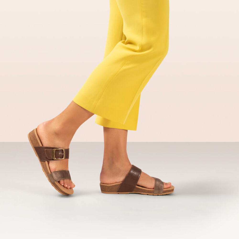 Aetrex Women's Daisy Adjustable Strap Slide Sandal (Brown)