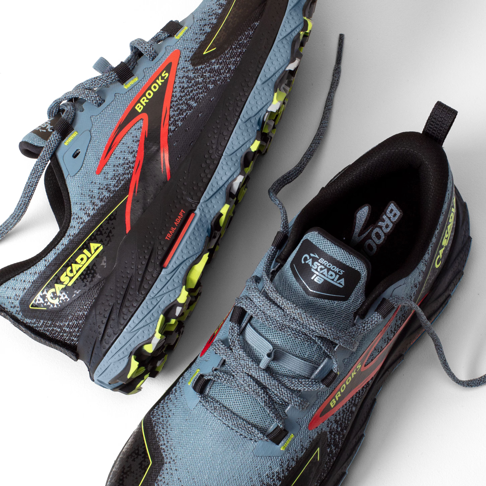 Close up view of Brooks Cascade 18 Sneaker for men.