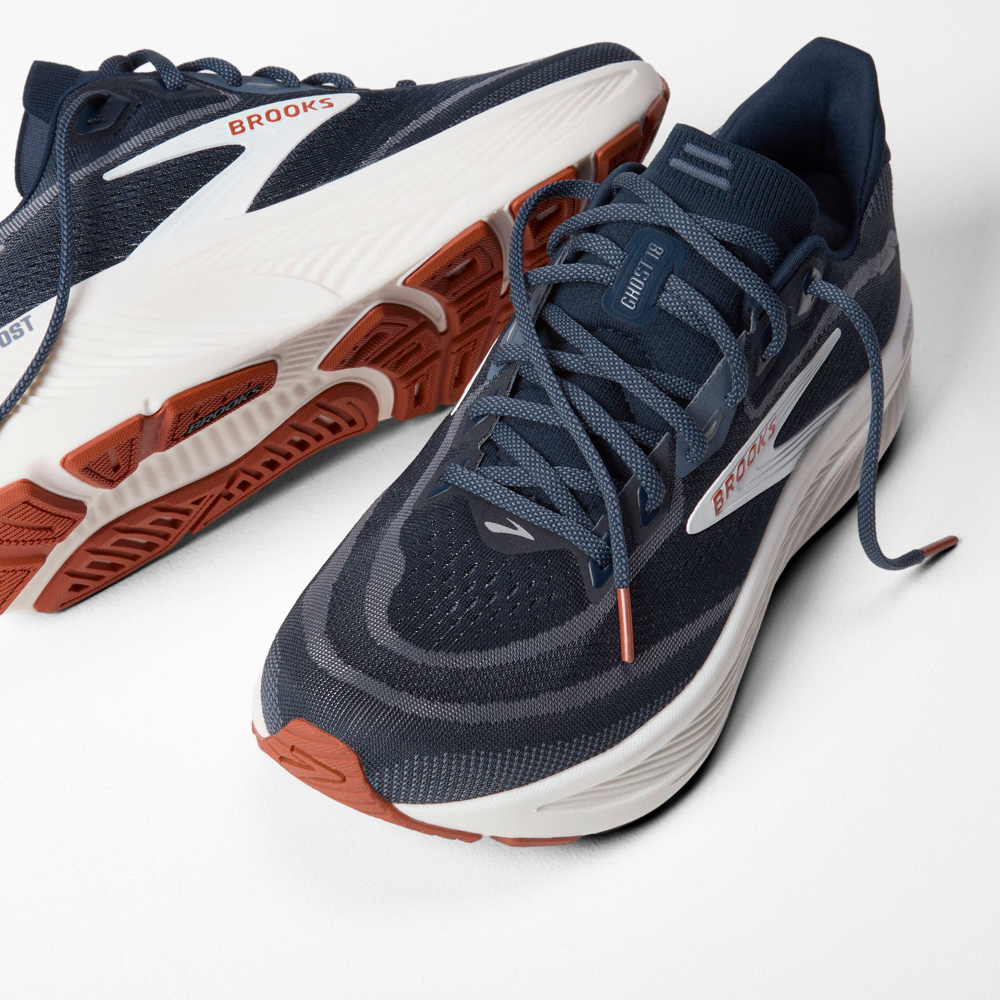 Detail view of Brooks Ghost 18 Sneaker for men.