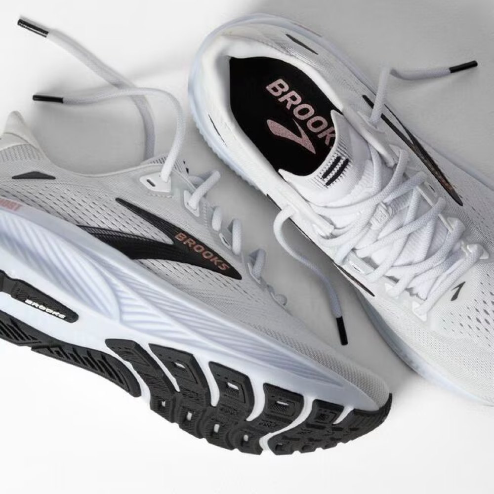 Detail view of Brooks Ghost 18 Sneaker for women.