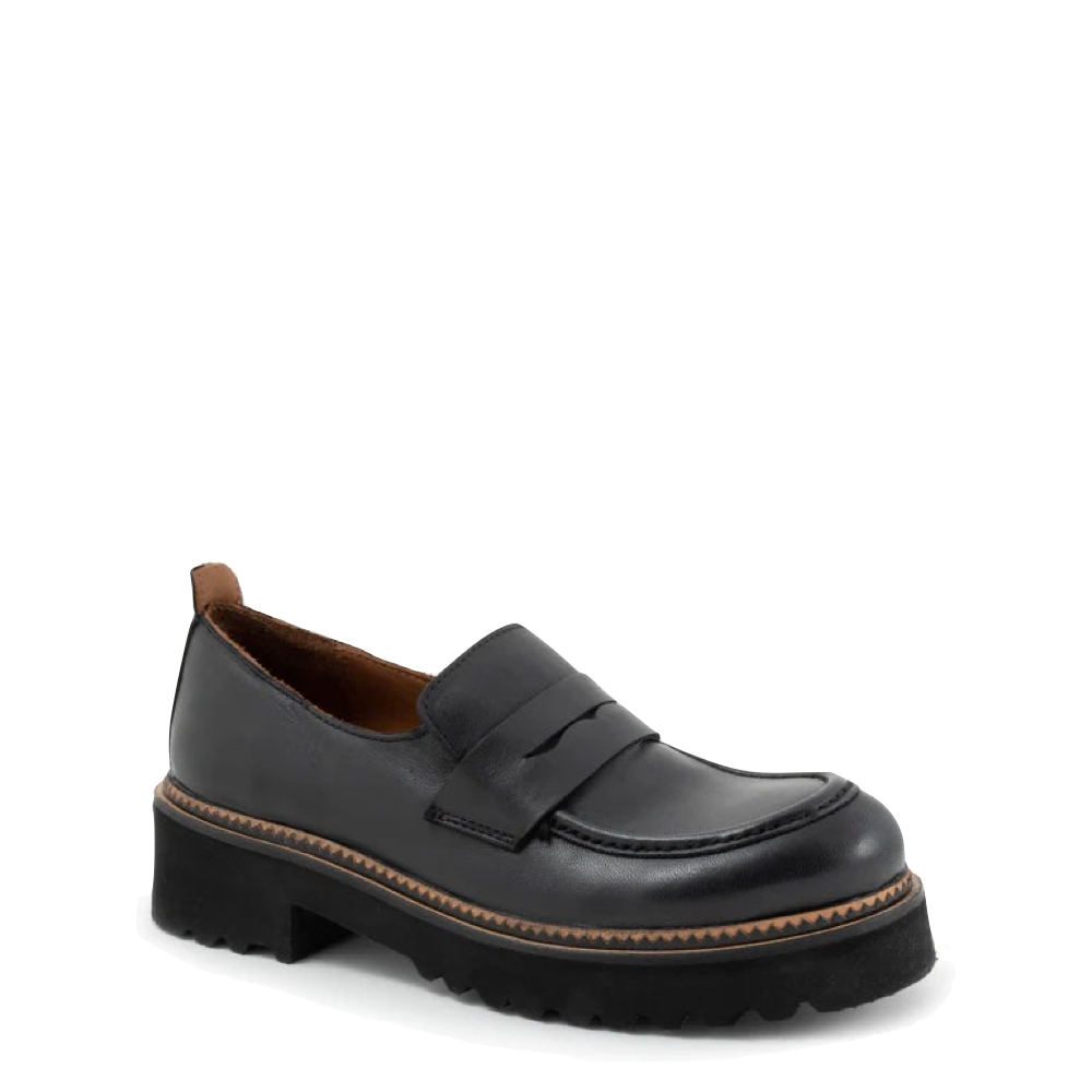 Mudguard and Toe view of Bueno Annie Leather Loafer for women.