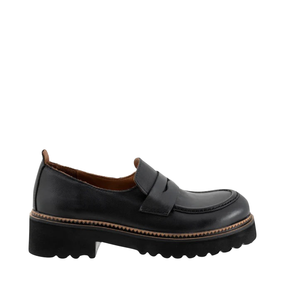 Side (right) view of Bueno Annie Leather Loafer for women.