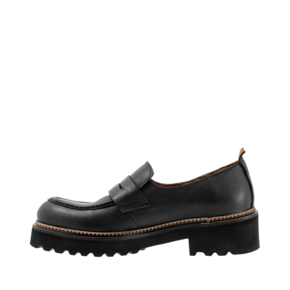 Side (left) view of Bueno Annie Leather Loafer for women.
