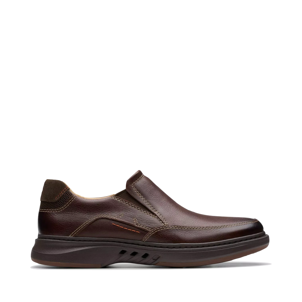 Side (right) view of Clarks Un Briley Step Leather Slip On Shoe for men.