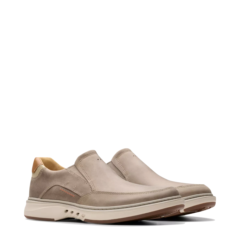 Mudguard and Toe view of Clarks Un Briley Step Slip On for men.