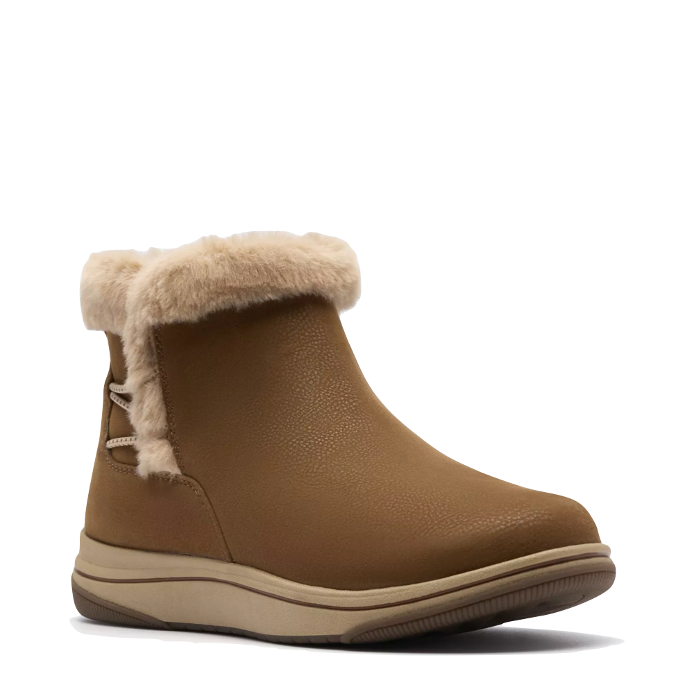 Mudguard and Toe view of Clarks Breeze Fur Boot for women.