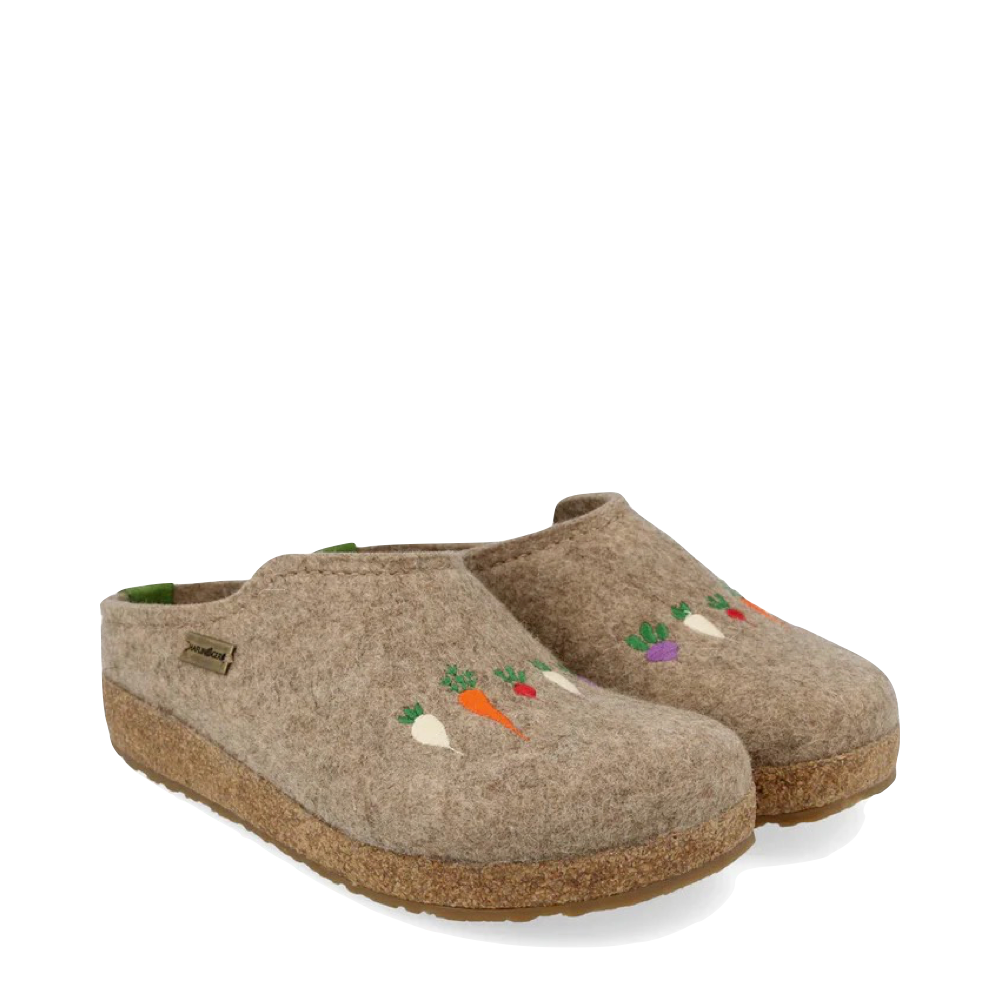 Mudguard and Toe view of Haflinger Roots Wool Clog for women.
