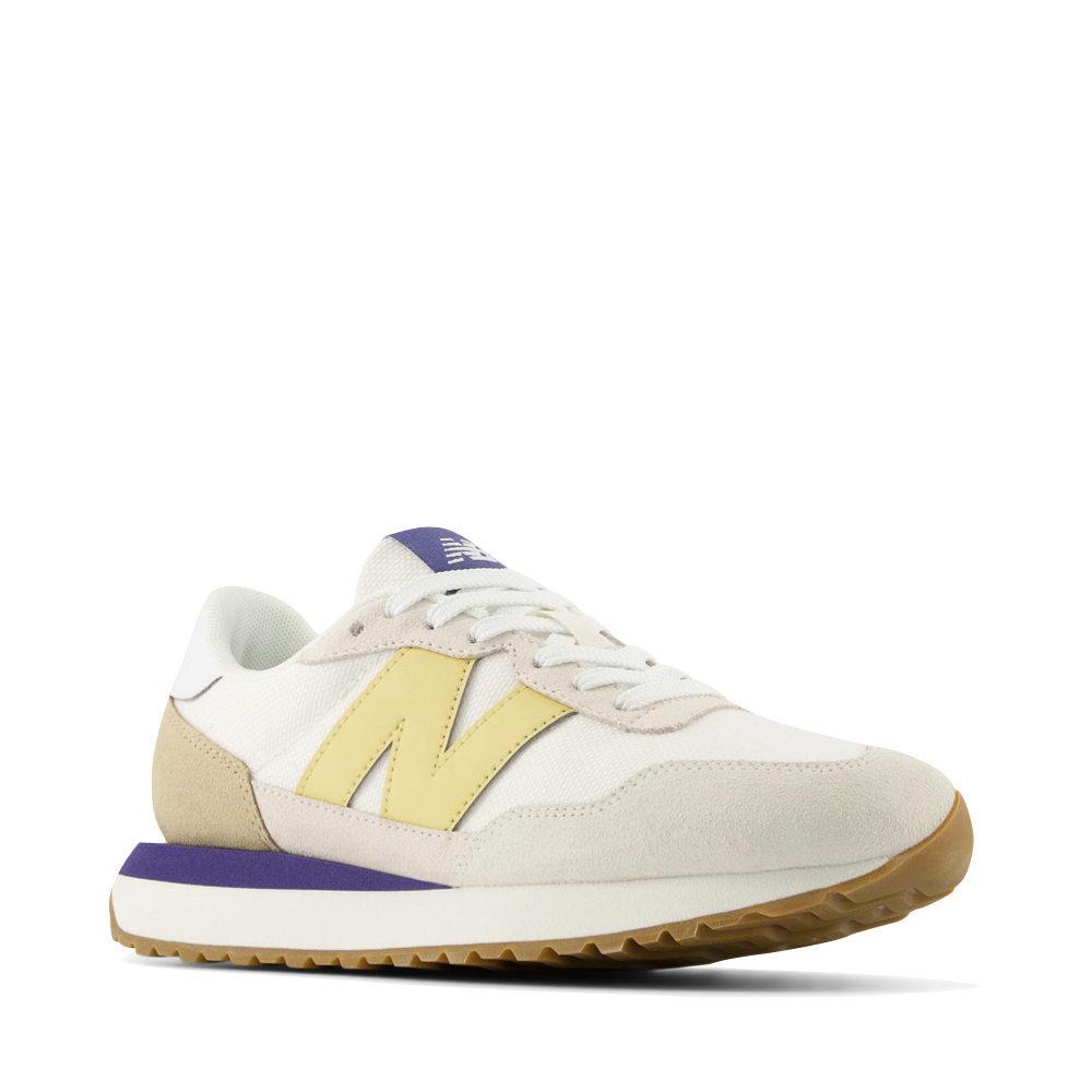 Mudguard and Toe view of New Balance 237 Sneaker for women.