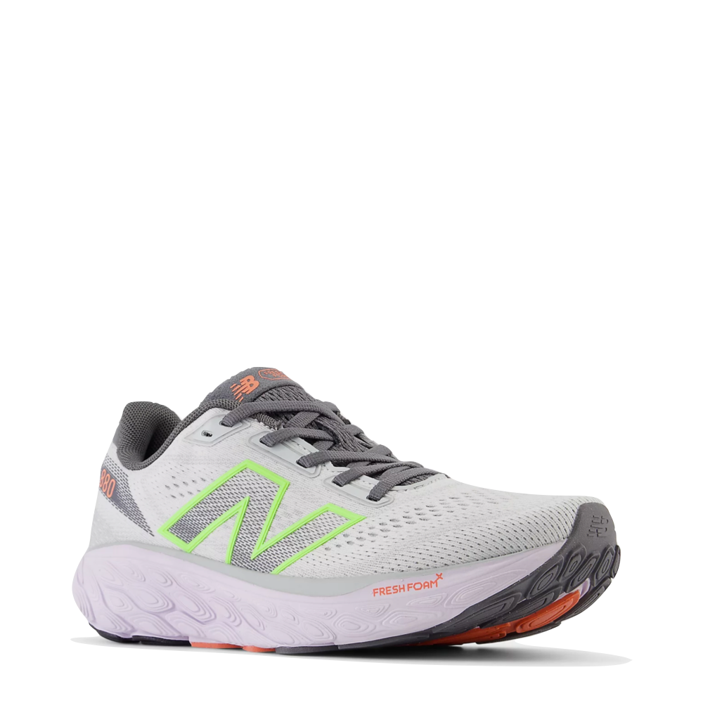 Mudguard and Toe view of New Balance Fresh Foam X 880v14 for women.