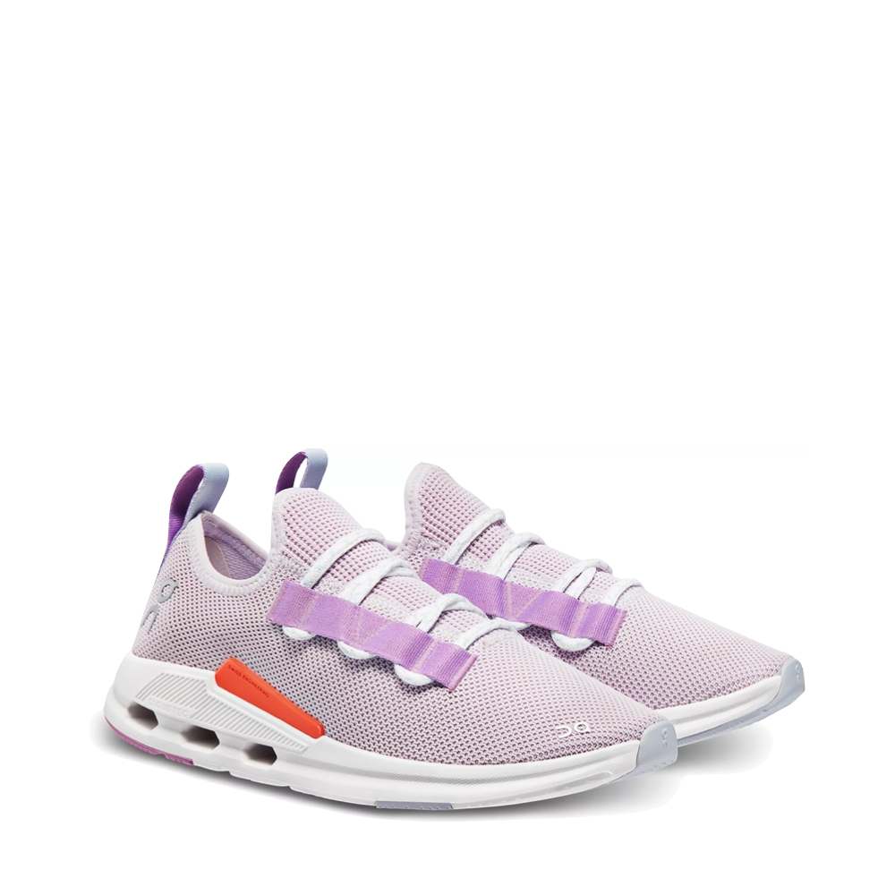 Mudguard and Toe view of On Cloudeasy Sneaker for women.