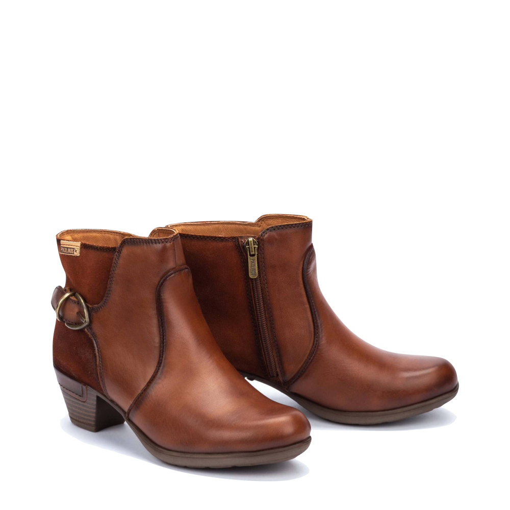 Toe and side (right) view of Pikolinos Rotterdam Leather Side Zip Ankle Boot for women.