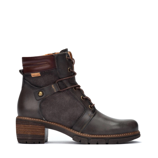 Side (right) view of Pikolinos San Sebastián Lace Boot for women.