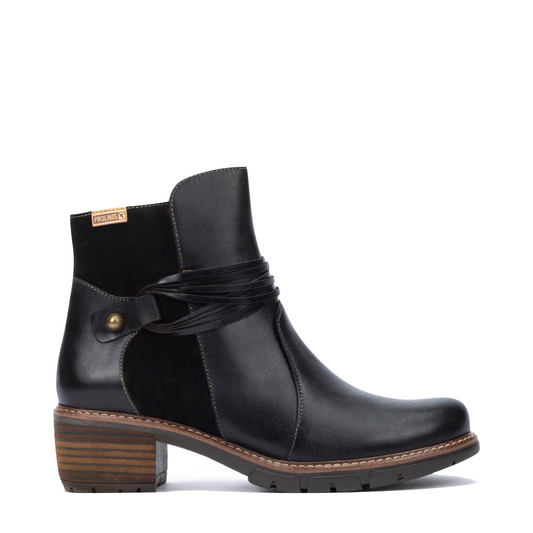 Side (right) view of Pikolinos San Sebastián Side Zip Leather Ankle Boot for women.