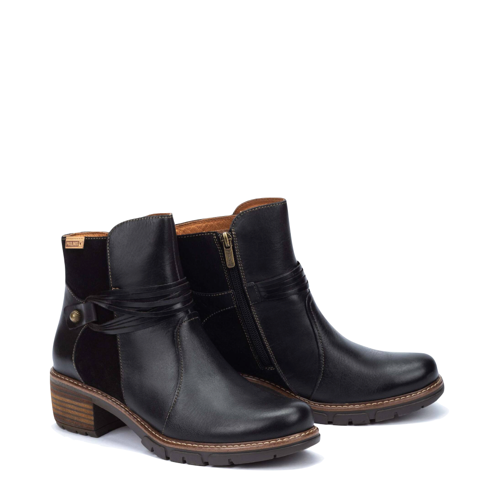 Side (right) view of Pikolinos San Sebastián Side Zip Leather Ankle Boot for women.