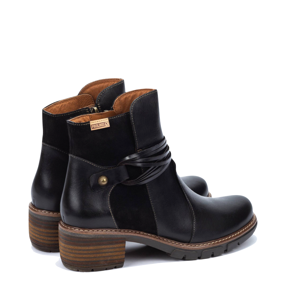 Heel view of Pikolinos San Sebastián Side Zip Leather Ankle Boot for women.