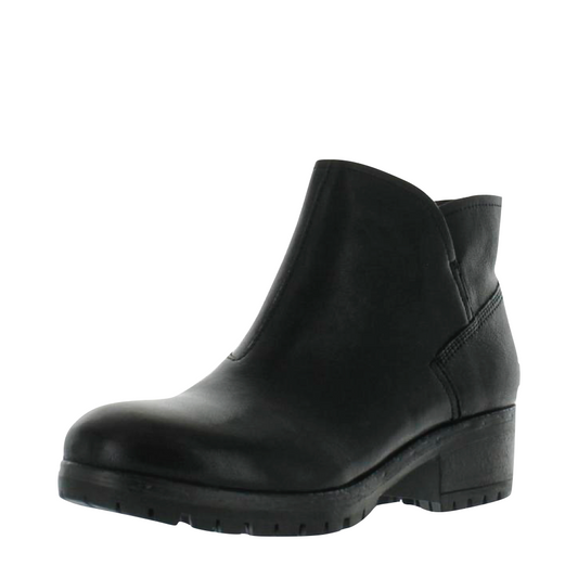 Mudguard and Toe view of Salvia Chi Lug Sole Low Leather Ankle Boot for women.