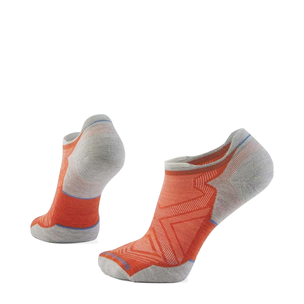 Side (left) and bottom view of Smartwool Run Low Ankle Socks for men.