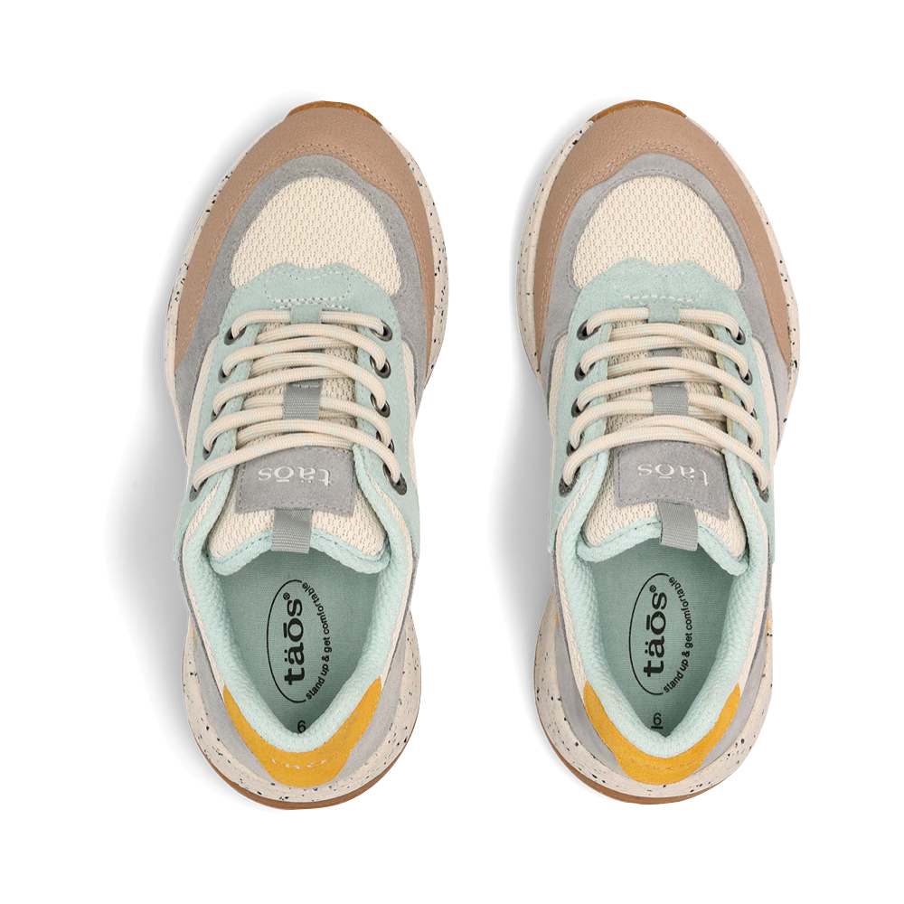 Top-down view of Taos Advance Super Hiker for women.