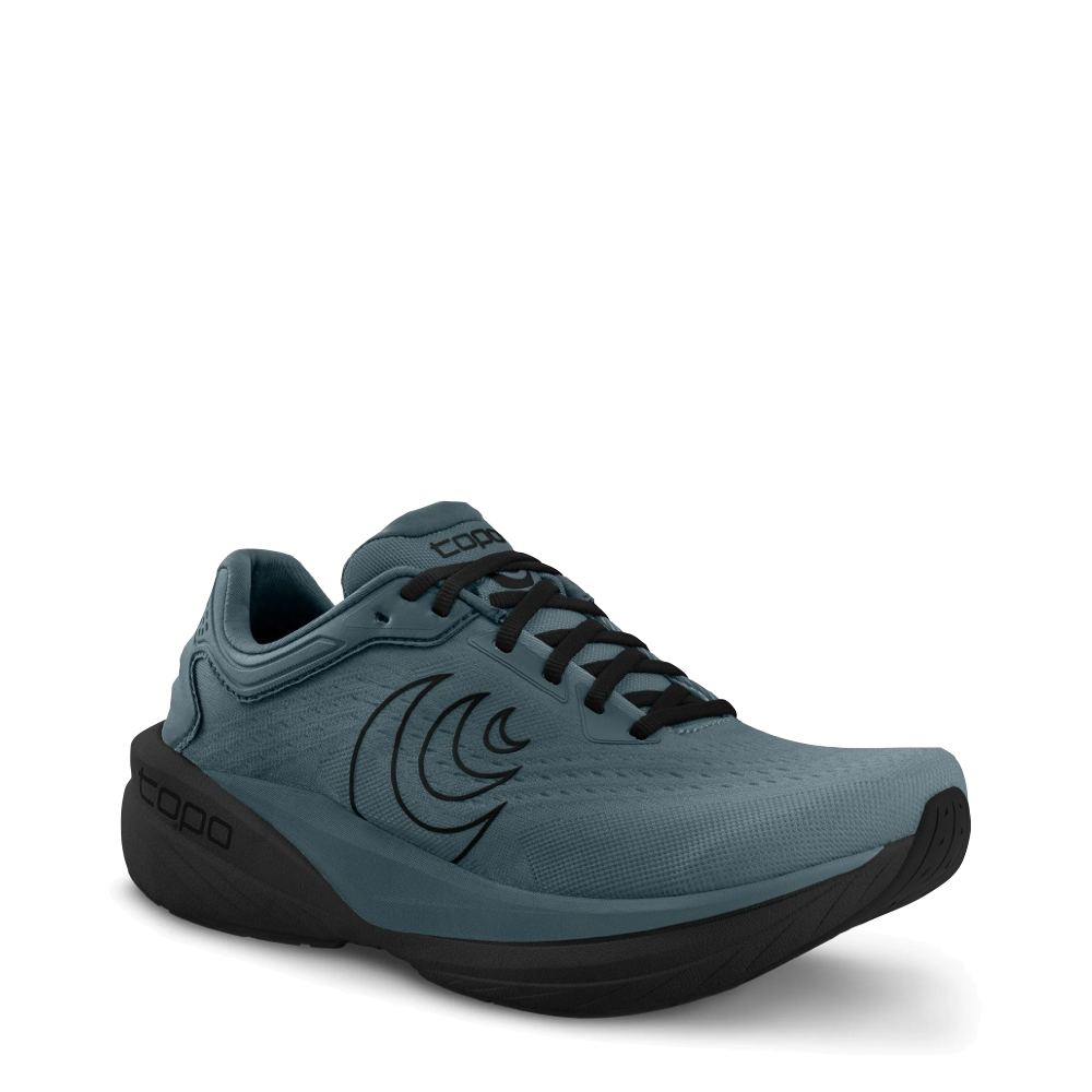 Mudguard and Toe view of Topo Phantom 4 Sneaker for men.