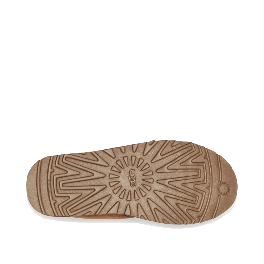 UGG Men's Neumel Chukka Sheepskin Lace Boot (Chestnut)