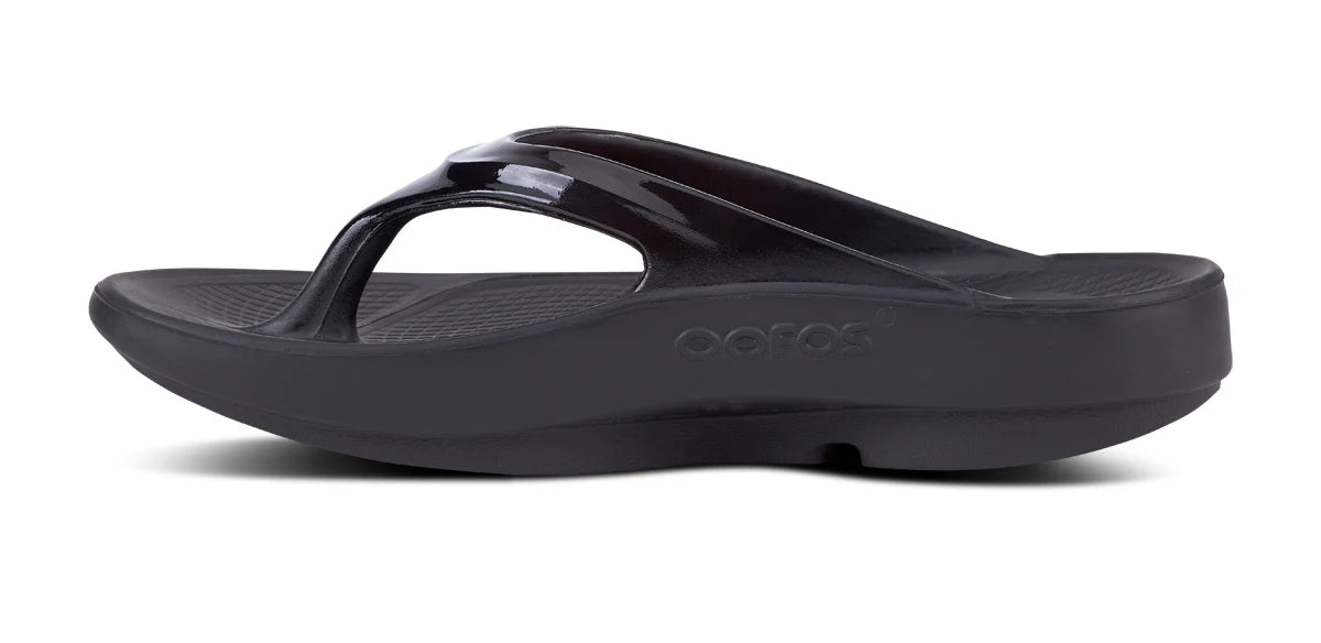 OOfos Women's OOlala Flip Sandal in Black