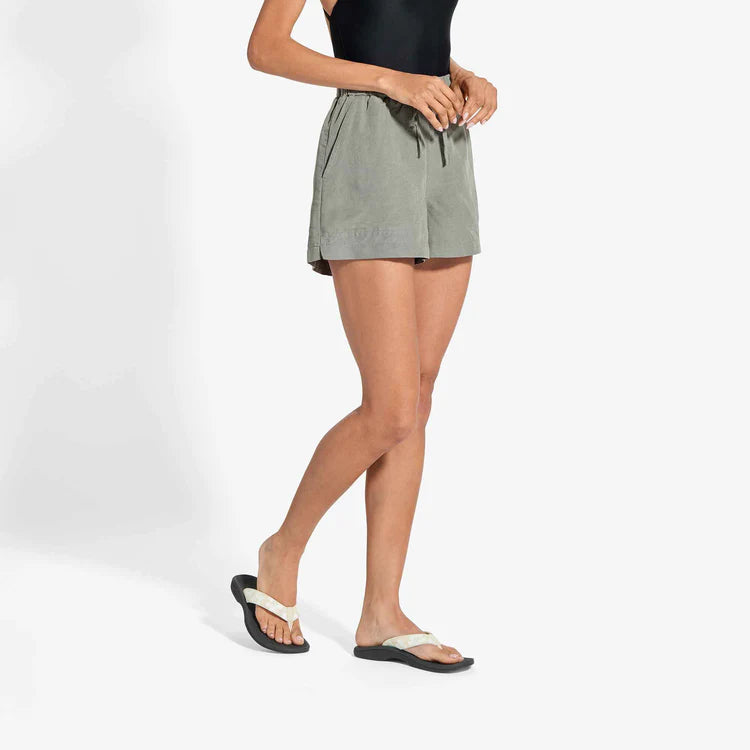 OluKai Women's Ohana Thong Sandal in Tapa/Pua