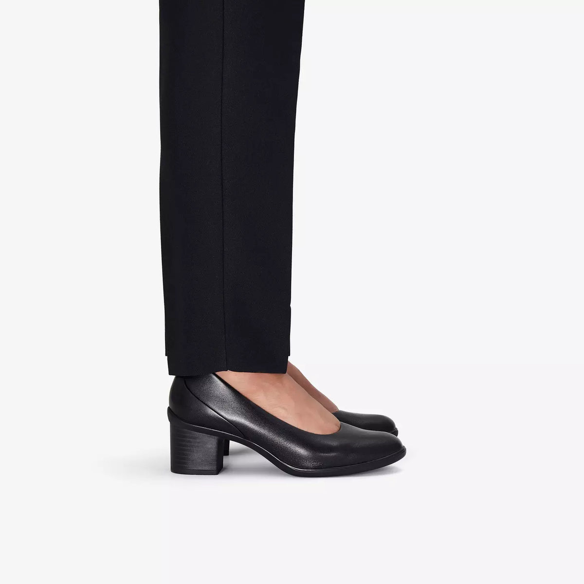 Clarks Women's Shaya Poppy Heeled Pump in Black