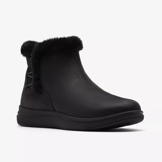 Clarks Women's Breeze Fur Boot in Black Combination