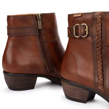 Pikolinos Women's Utiel Heeled Side Zip Leather Ankle Boot in Cuero