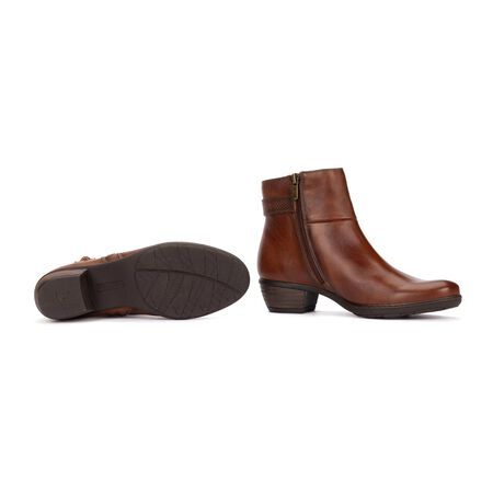 Pikolinos Women's Utiel Heeled Side Zip Leather Ankle Boot in Cuero