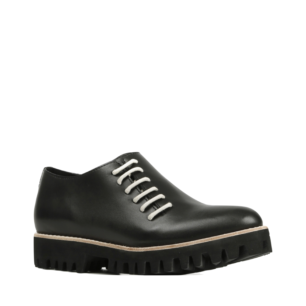 Mudguard and Toe view of ALL BLACK Footwear Side Cord Inside Zip Shoes for women.