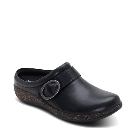 Toe view of Aetrex Daphne Leather Clog for women.