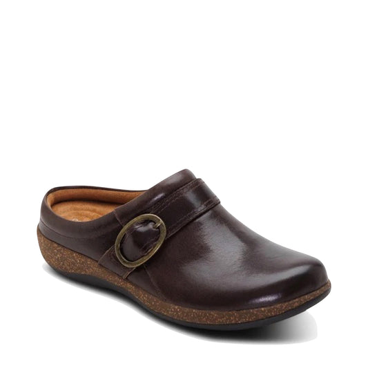 Toe view of Aetrex Daphne Slip On for women.