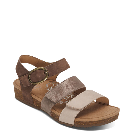 Toe view of Aetrex Lily Adjustable Quarter Strap Sandal for women.