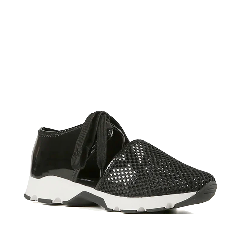 Mudguard and Toe view of All Black Amazing Mesh Sneaker for women.