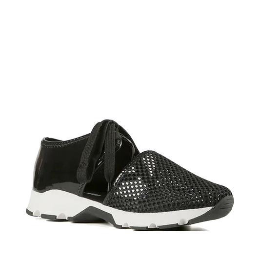 Mudguard and Toe view of All Black Amazing Mesh Sneaker for women.