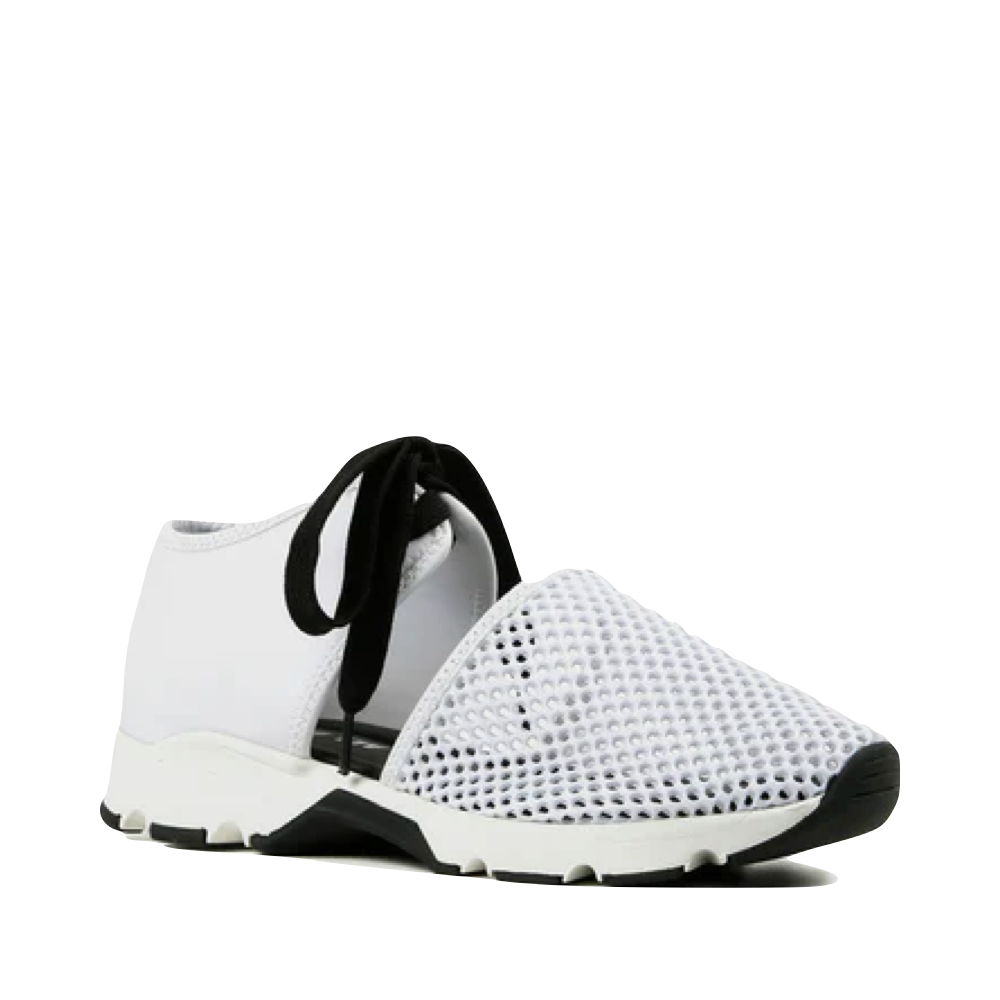 Mudguard and Toe view of All Black Amazing Mesh Sneaker for women.