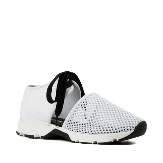 Mudguard and Toe view of All Black Amazing Mesh Sneaker for women.