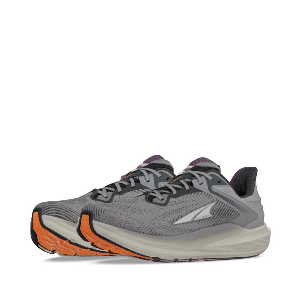 Mudguard and toe view of Altra Torin 8 Sneaker for men.