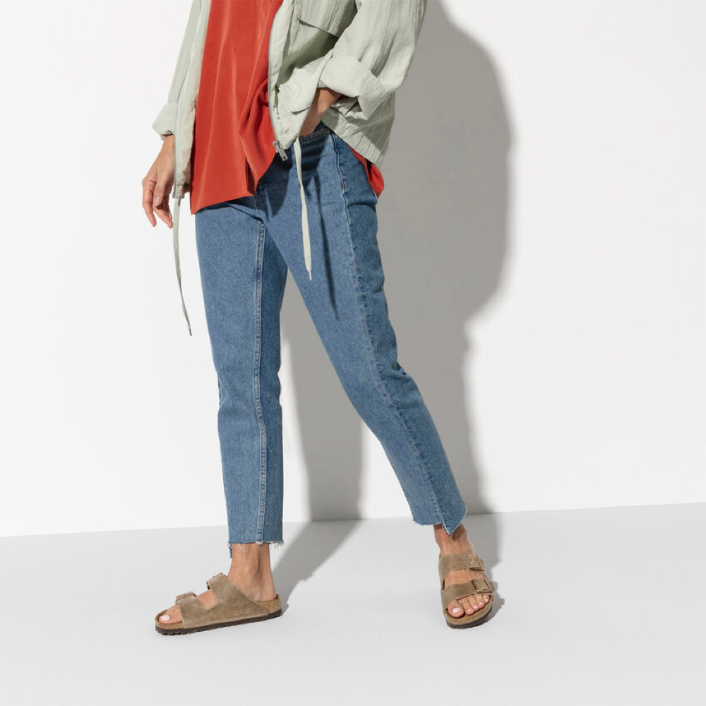 Model view of Birkenstock Arizona Oiled Leather Soft Footbed Sandal for unisex.