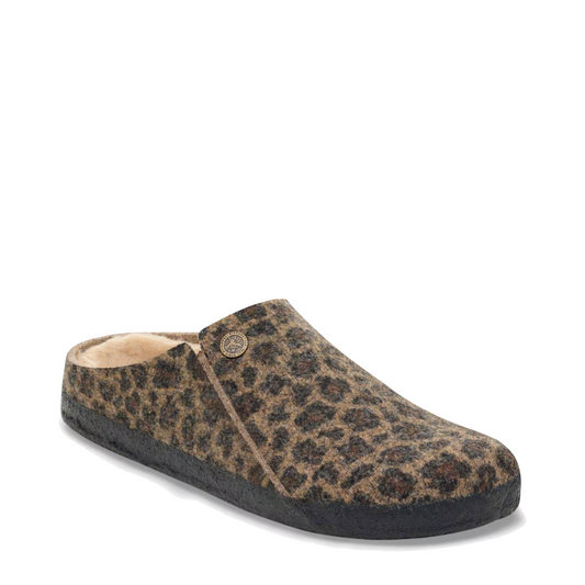 Toe view of Birkenstock Zermatt Shearling Slip On Clog Slipper for women.