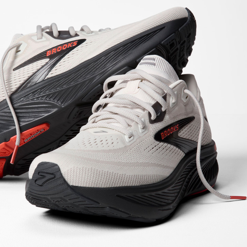 Detail view of Brooks Ghost 18 Sneaker for men.