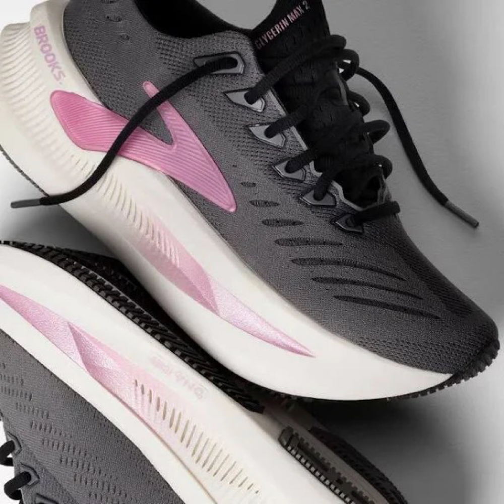 Detail view of Brooks Glycerine Max 2 Sneaker for women.