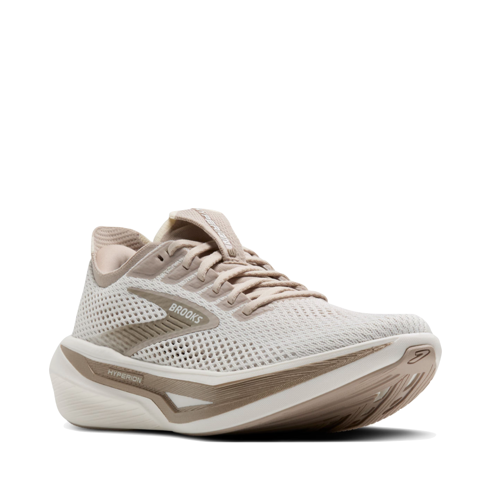 Mudguard and Toe view of Brooks Hyperion 3 Sneaker for women.