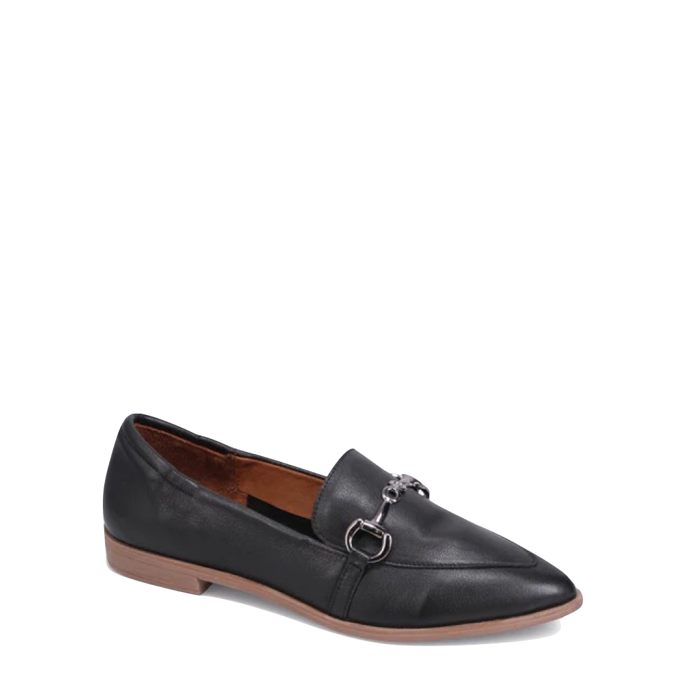 Bueno Women's Bowie Leather Pointy Toe Loafer Flat in Black